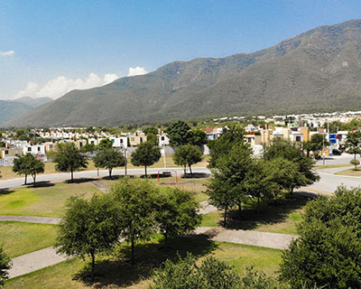 Áreas verdes de fraccionamiento Arcadia La Silla en zona de Guadalupe - Juárez